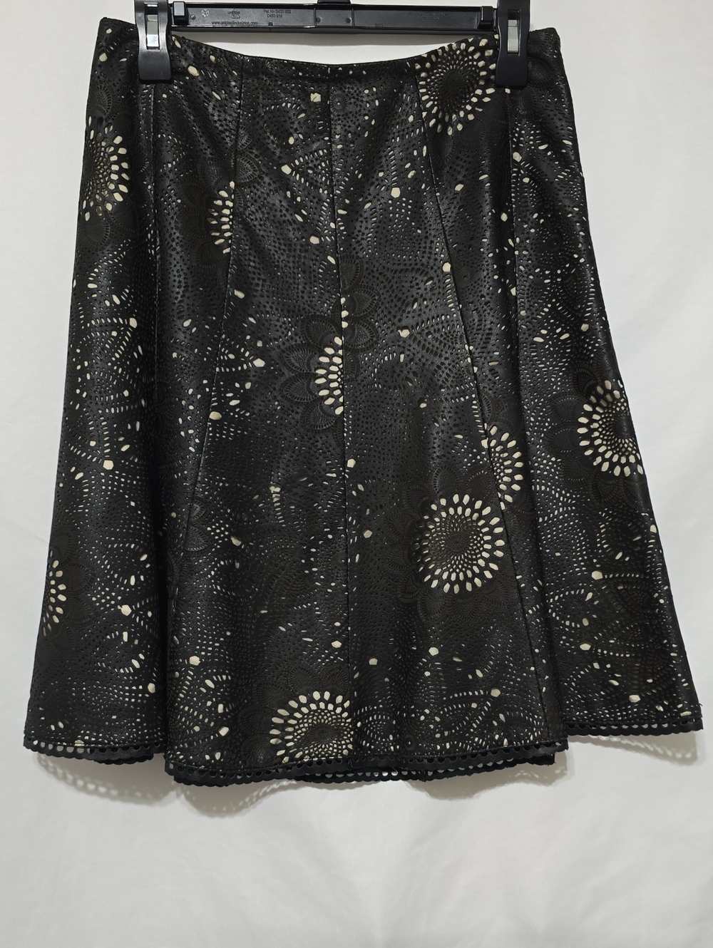 The Wrights Black Laser Cut Leather Floral Skirt Sz 6 Scalloped Hem Lined